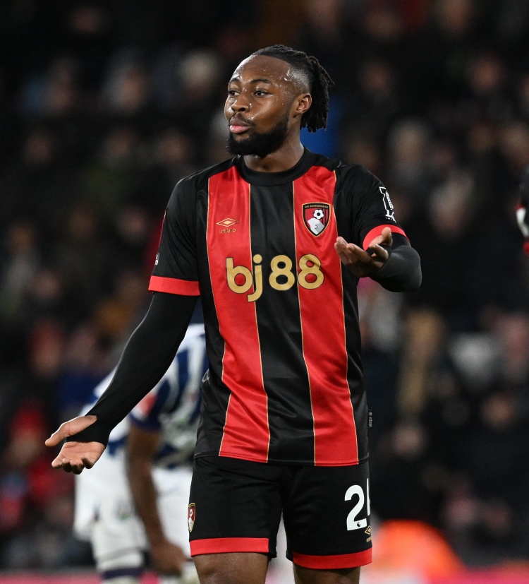 斯洛特称赞塞梅尼奥：他不仅是一名出色的球员，心理上也非常强大