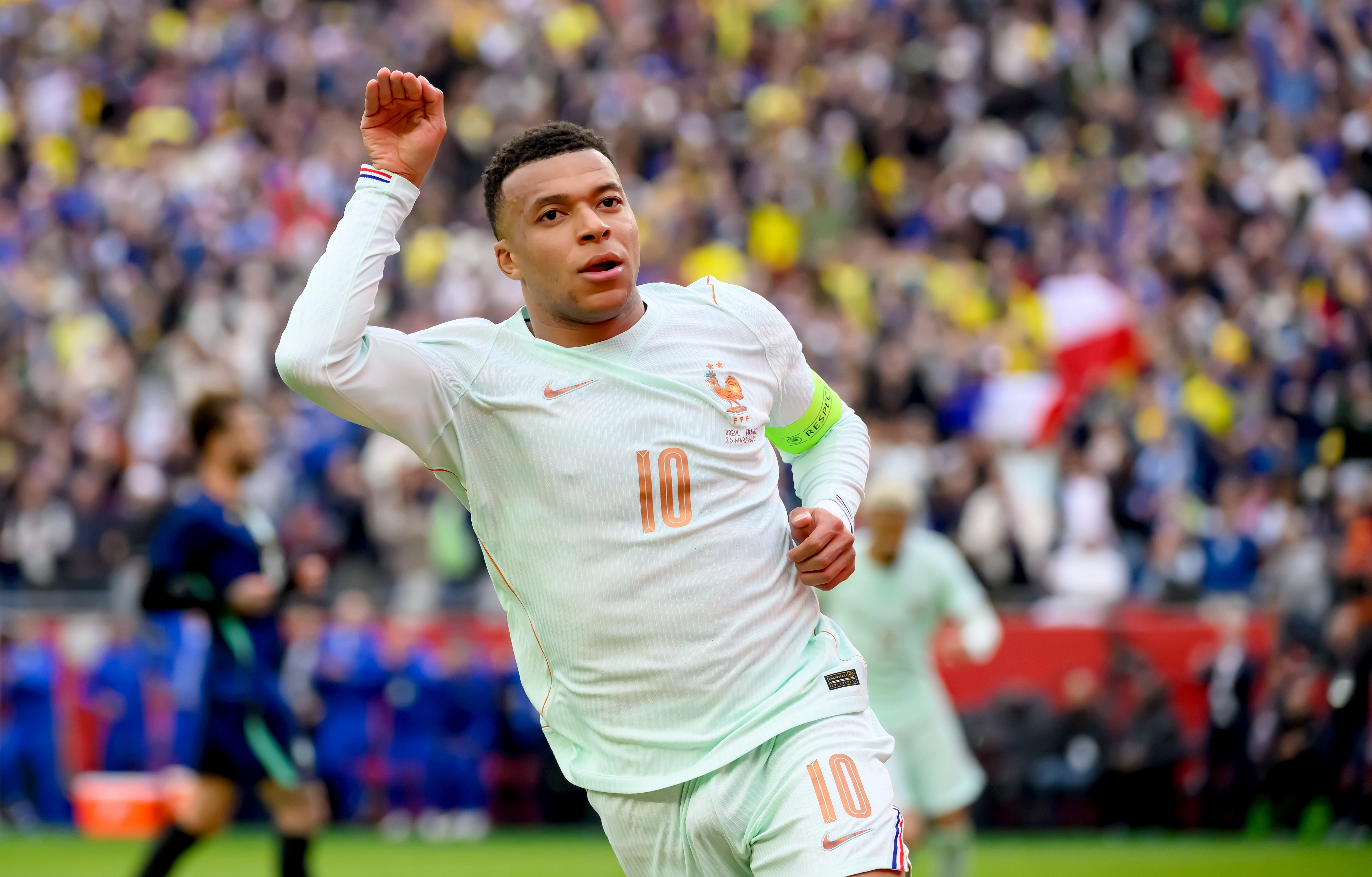 kaiyun官网-目标双冠！姆巴佩：有人担心我坐等世界杯；C罗在皇马都曾遭批评